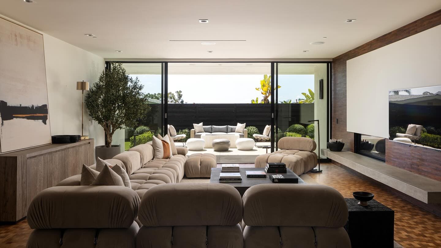 428 Serra Dr